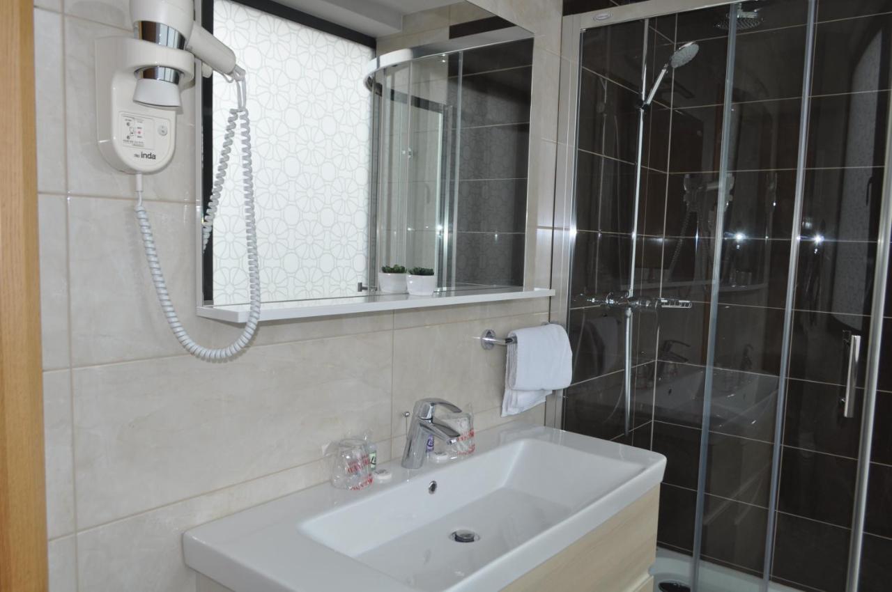 Hotel Novitas Livno Esterno foto
