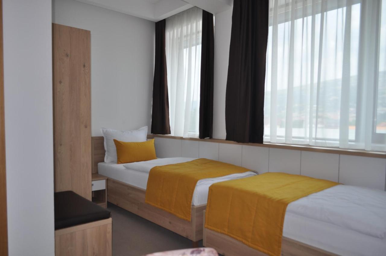 Hotel Novitas Livno Esterno foto