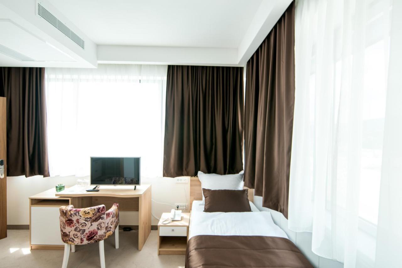 Hotel Novitas Livno Esterno foto