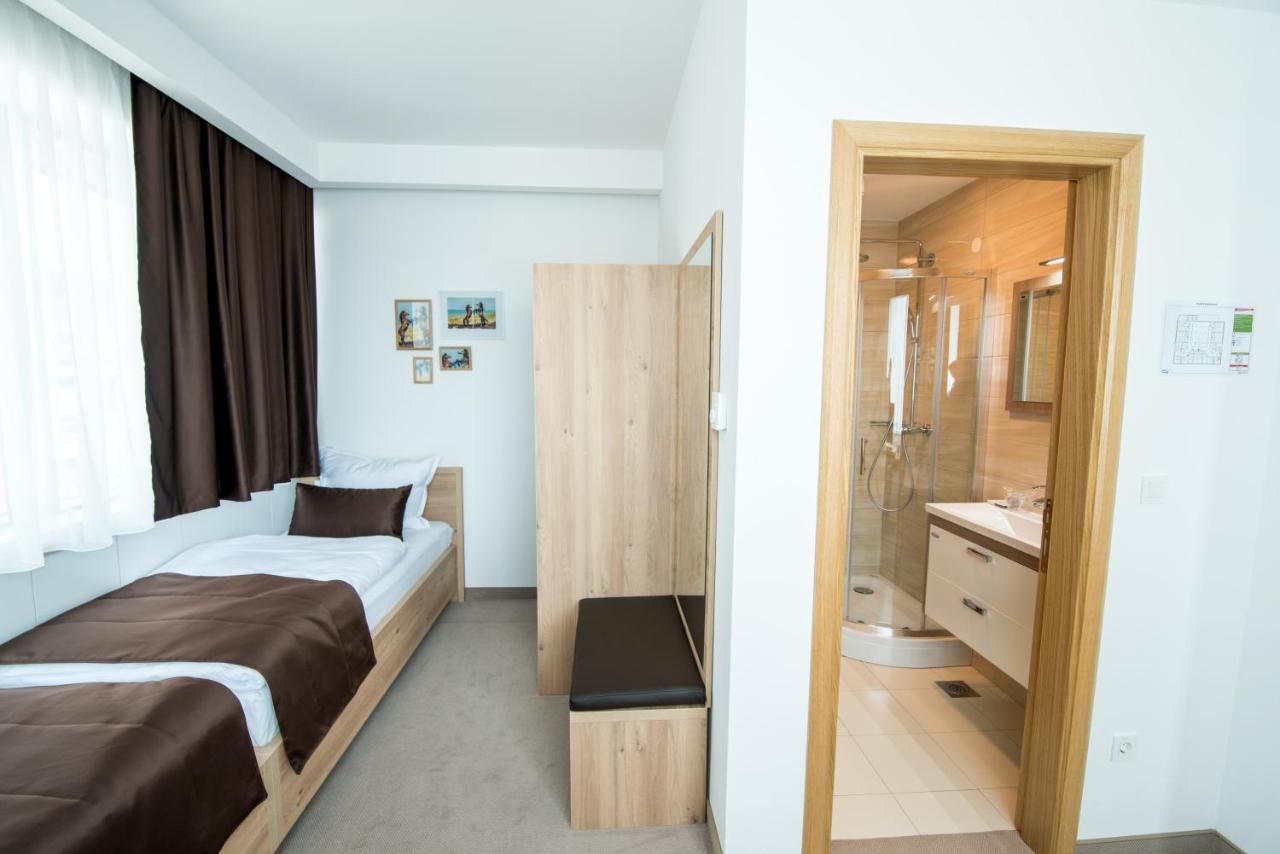 Hotel Novitas Livno Esterno foto